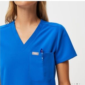 FIGS caterina one pocket scrub top